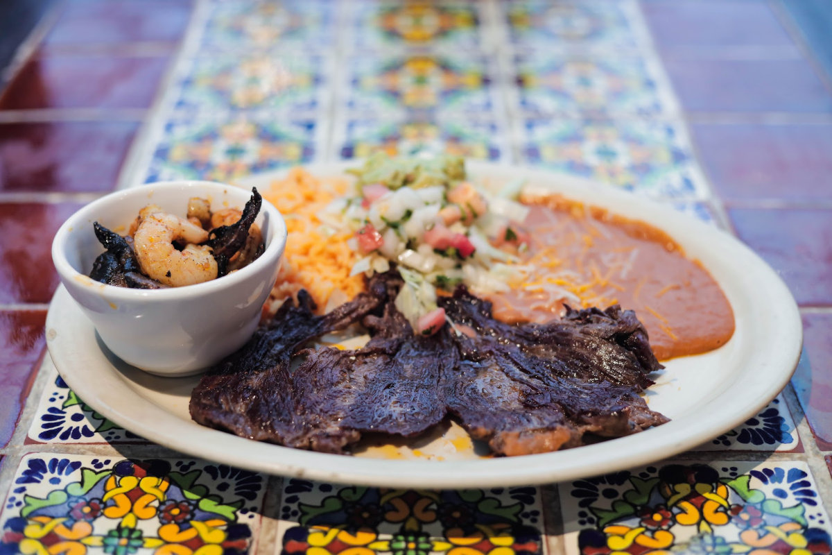 Grilled meat, rice, salad and shrimps